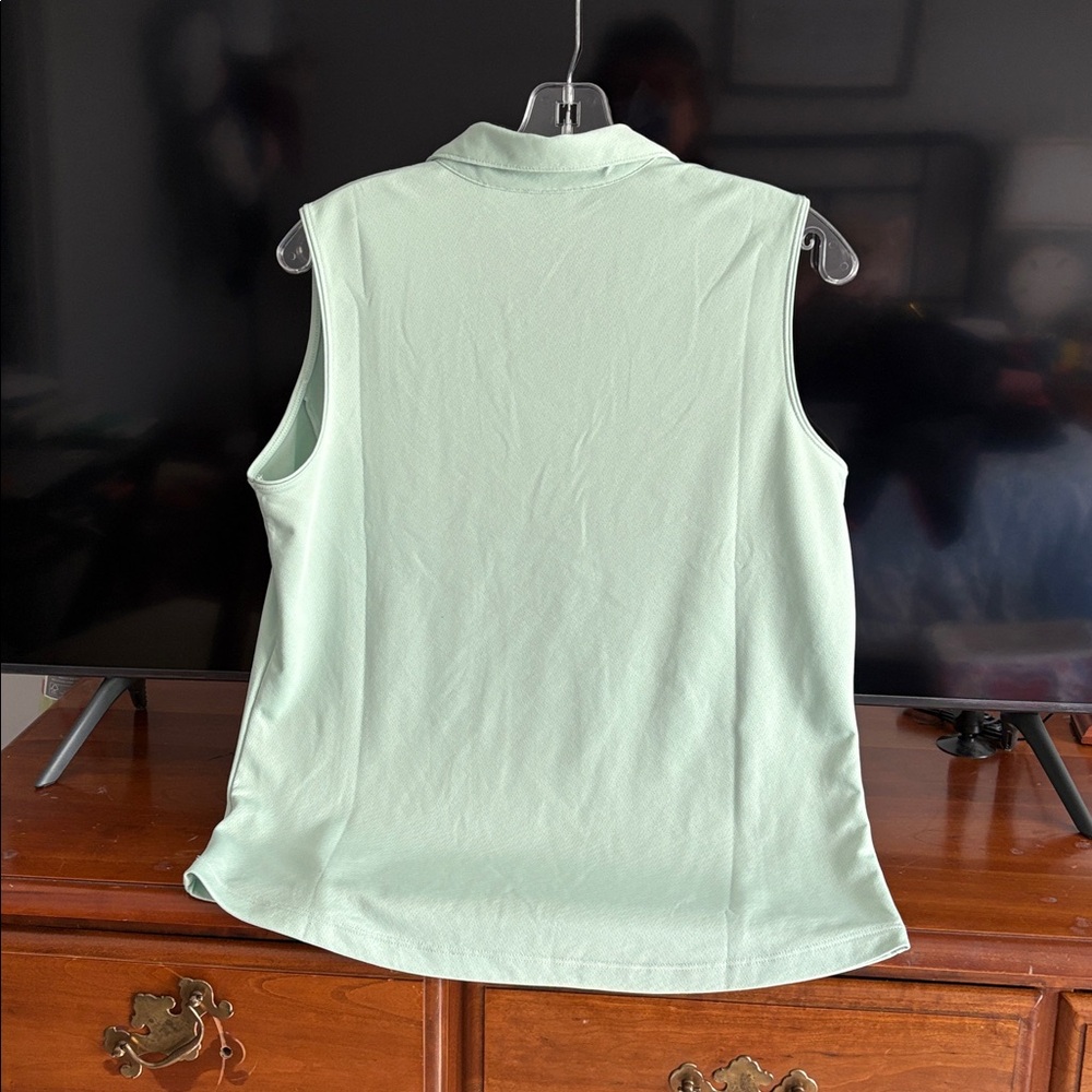Lady Hagen Light Green Sleeveless V-Neck Shirt. ⛳️ Large. EUC - Picture 2 of 5